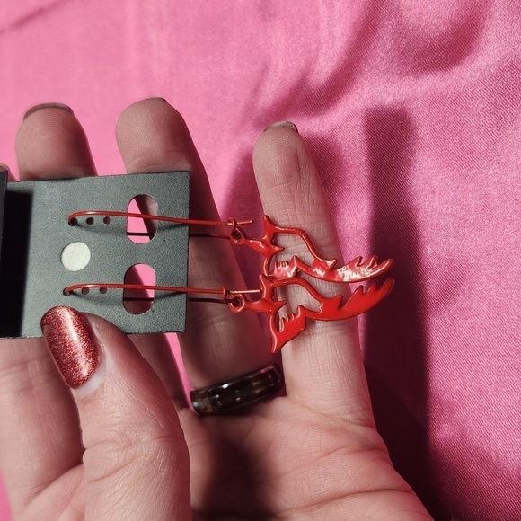 Red flying bird unique earrings - Picture 3 of 3